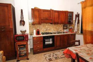 Kuchyňa alebo kuchynka v ubytovaní Casa di Fabia