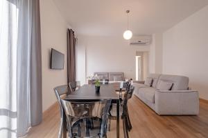 Posedenie v ubytovaní Oriana Homèl Roma