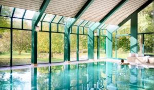 Piscina a Relais & Chateaux Hotel Hohenhaus o a prop