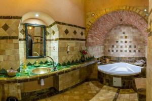 Ένα μπάνιο στο Hôtel Riad Dar Daïf