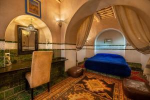 Ένα ή περισσότερα κρεβάτια σε δωμάτιο στο Hôtel Riad Dar Daïf