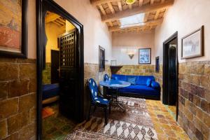 Ένα ή περισσότερα κρεβάτια σε δωμάτιο στο Hôtel Riad Dar Daïf