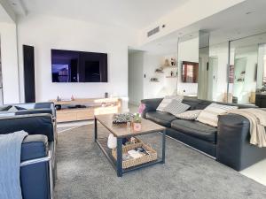 Posedenie v ubytovaní Penthhouse 2 bedroom apartment 2 mins from the Croisette 335