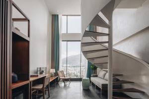 Le Mint Hotel Quy Nhơn tesisinde bir oturma alanı