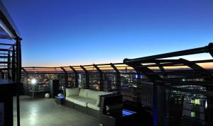 The Parktonian All Suite Hotel的阳台或露台