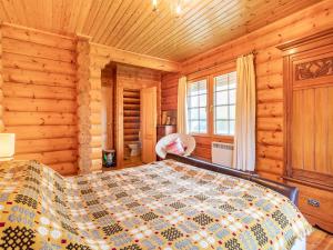Säng eller sängar i ett rum på Grebe Lodge lodge 6