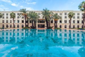 Бассейн в IC Hotels Airport или поблизости