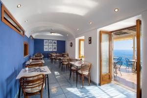 Nespecifikovaný výhled na moře nebo výhled na moře při pohledu z hotelu