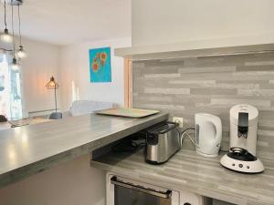 a kitchen with a counter top with a coffee maker at Beaux Arts T3 Duplex, Rénové Lumineux + Garage in Montpellier