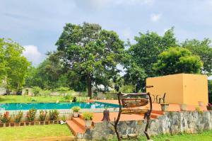 Bazén v ubytování Lolu Village Resort nebo v jeho okolí