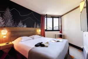 Un pat sau paturi într-o cameră la Belambra Clubs Avoriaz - Les Cimes du Soleil