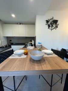 A kitchen or kitchenette at Lucia Holiday Apartments
