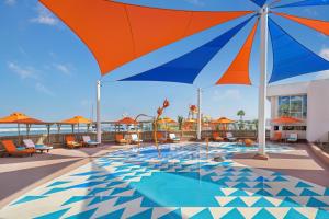 JA Beach Hotel, Dubai内部或周边的泳池