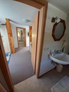 Ein Badezimmer in der Unterkunft Ferienwohnung Morgensonne Kurort Rathen