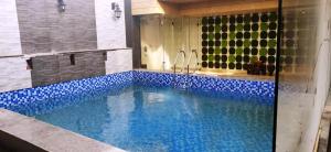 Kolam renang di atau dekat dengan Hotel Sakura by Maps