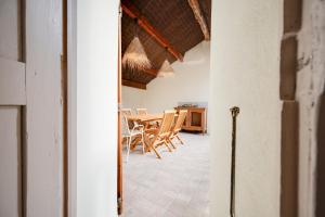 Zdjęcie z galerii obiektu Grand appartement 8 personnes terrasse privative hyper centre calme w mieście Lons-le-Saunier