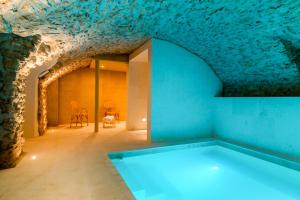 Bazén v ubytování Can Mascort Eco Hotel nebo v jeho okolí