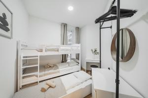 a bedroom with two bunk beds and a mirror at Central City Rooms by HOME2 in Vienna