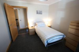 Katil atau katil-katil dalam bilik di Wesdale, Stromness - 3 Bedroom Holiday Cottage