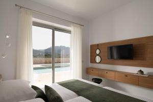 Posteľ alebo postele v izbe v ubytovaní Ayali Villa II, a divine luxury homestay, By ThinkVilla