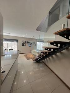Kuchyň nebo kuchyňský kout v ubytování A beautiful modernize 4 bedrooms stand alone house