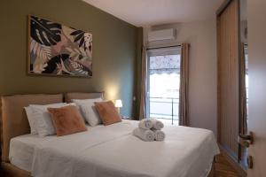 Posteľ alebo postele v izbe v ubytovaní Colorful, Bright, Spacious, 2BR APT in Vyronas
