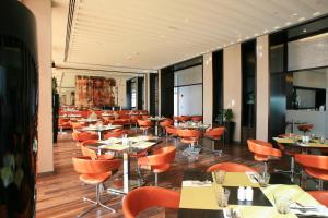 Posezení v ubytování Centro Yas Island-by Rotana