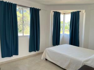 Ένα ή περισσότερα κρεβάτια σε δωμάτιο στο Departamentos de la Costa