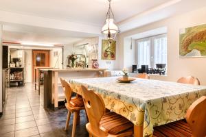 a kitchen and dining room with a table and chairs at Berghaus Tschengla by A-Appartments in Bürserberg