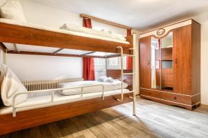 A bed or beds in a room at Familienferienwohnung Buerserberg Dorf by A-Appartments