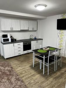 Η κουζίνα ή μικρή κουζίνα στο Apartament 9 Central