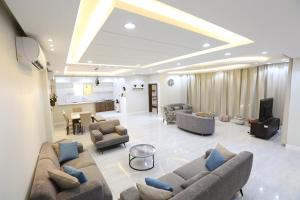 a large living room with couches and a dining room at منتجعات روزا بارك in Ad Dawādimī