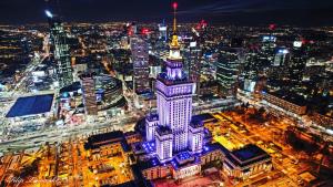 a city skyline at night with a tall building at RAVEN metro fast WiFi 70’TV Netflix HBOmax AppleTV in Warsaw