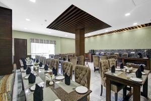 Restoran või mõni muu söögikoht majutusasutuses Hotel Crosswinds West