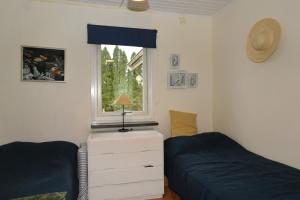 a bedroom with two beds and a window at Cottage with sea view near Marstrand in Lycke