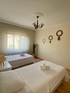 a bedroom with two beds and a ceiling at Cozy Flat with Backyard and Fireplace in Sapanca in Sapanca