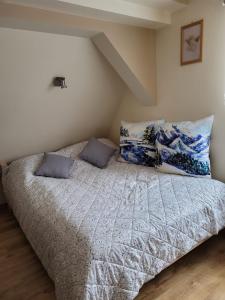 a bedroom with a bed with two pillows on it at Apartament Złap Oddech in Zakopane