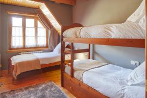 two bunk beds in a room with a window at El Jardí Secret by FeelFree Rentals in Escuñau