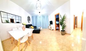 a living room with a white table and a couch at Las Inglesitas in Los Llanos de Aridane
