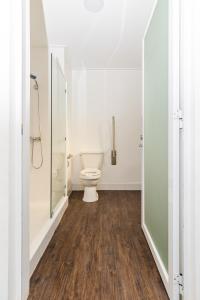 a bathroom with a toilet and a glass shower at Hotel Boutique Ossido Nero in Viña del Mar +39 photos