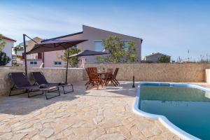 Bazén v ubytovaní Appartments Kosamiri nahe Zadar alebo v jeho blízkosti