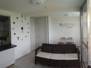 Postel nebo postele na pokoji v ubytování APARTAMENTO COMODO Y ELEGANTE EN RICAURTE CUNDINAMARCA a