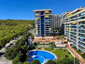 Bazén v ubytování Aura Apartment Benidorm nebo v jeho okolí