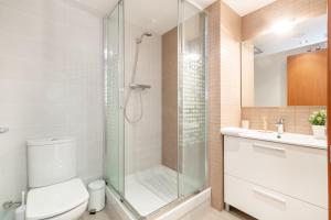 Kúpeľňa v ubytovaní Sant Sebastià Moderno apartamento a 100 metros de la playa + 25 fotografií