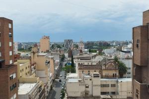 una vista aérea de una ciudad con edificios en Centro de Córdoba. Hermoso departamento completo. Somos Apartamentos Córdoba en Córdoba