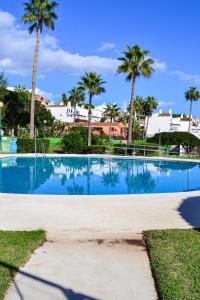 Bazén v ubytovaní Beach Mijas Apartment Málaga alebo v jeho blízkosti