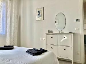 A bed or beds in a room at Deliziosa Casetta a Bologna