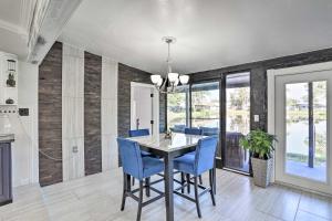 Imagen de la galería de Modern Seminole Home with Patio, 3 Mi to Beach!, en Seminole 24 fotos más