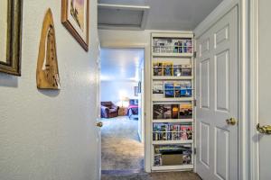 Imagen de la galería de Cliffside Lighthouse Beach Home with Ocean View, en Coos Bay