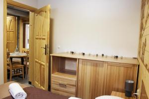 Łóżko lub łóżka w pokoju w obiekcie Apartamenty Pod Niedźwiedziem I